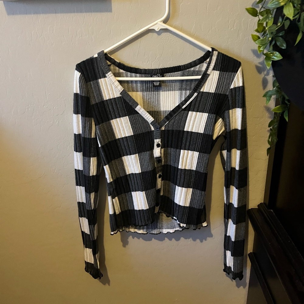 Rue 21 Black and White plaid long sleeve tee. Size M. Button down front.